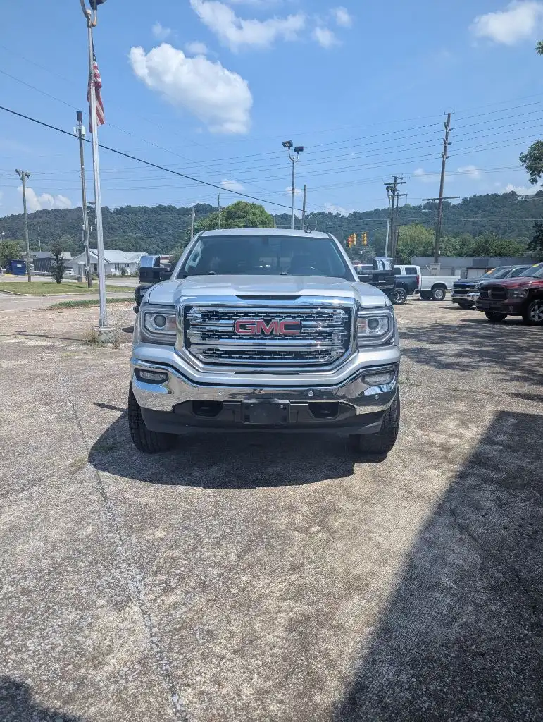 2018 GMC Sierra 4WD Crew Cab Short Box SLT's photo