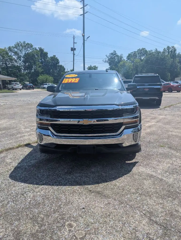 2019 Chevrolet Silverado 1500 LT Double Cab Std Box photo 1