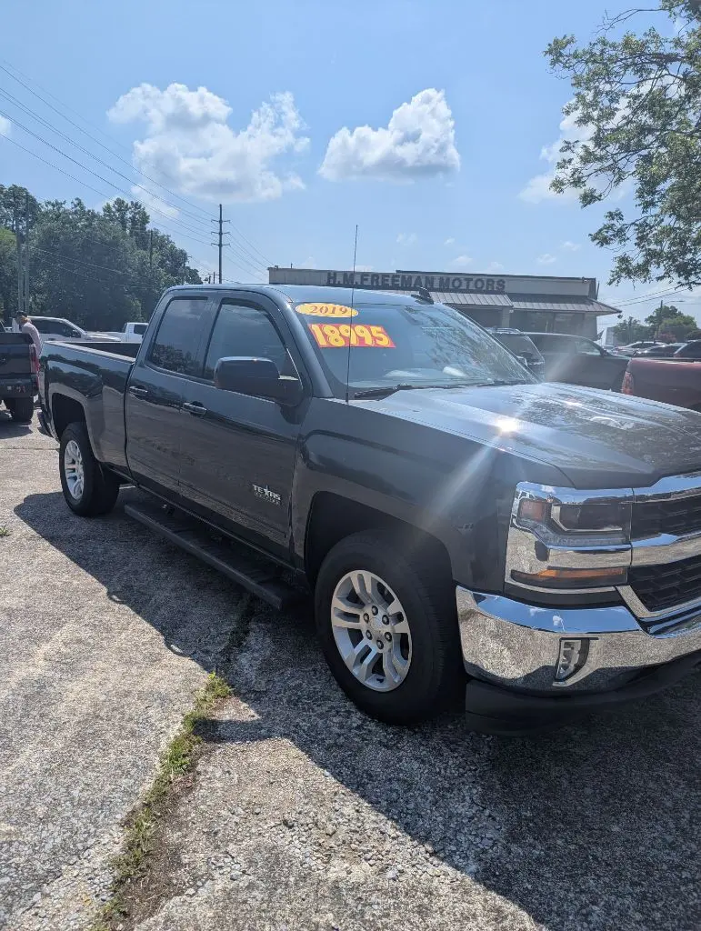 2019 Chevrolet Silverado 1500 LT Double Cab Std Box photo 3