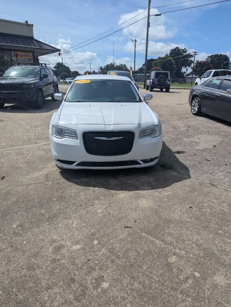 2018 Chrysler 300 Limited's photo