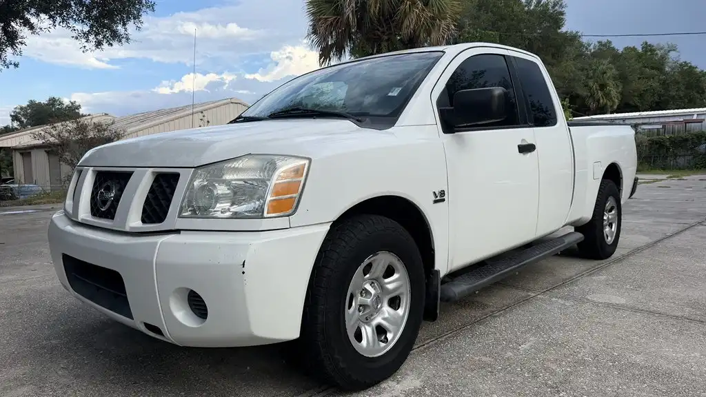 2004 Nissan Titan XE 2WD King Cab's photo