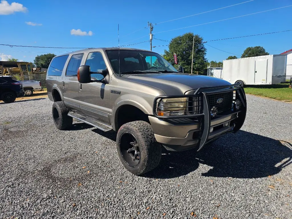2003 Ford Excursion 6.8 Limited 4WD photo 3
