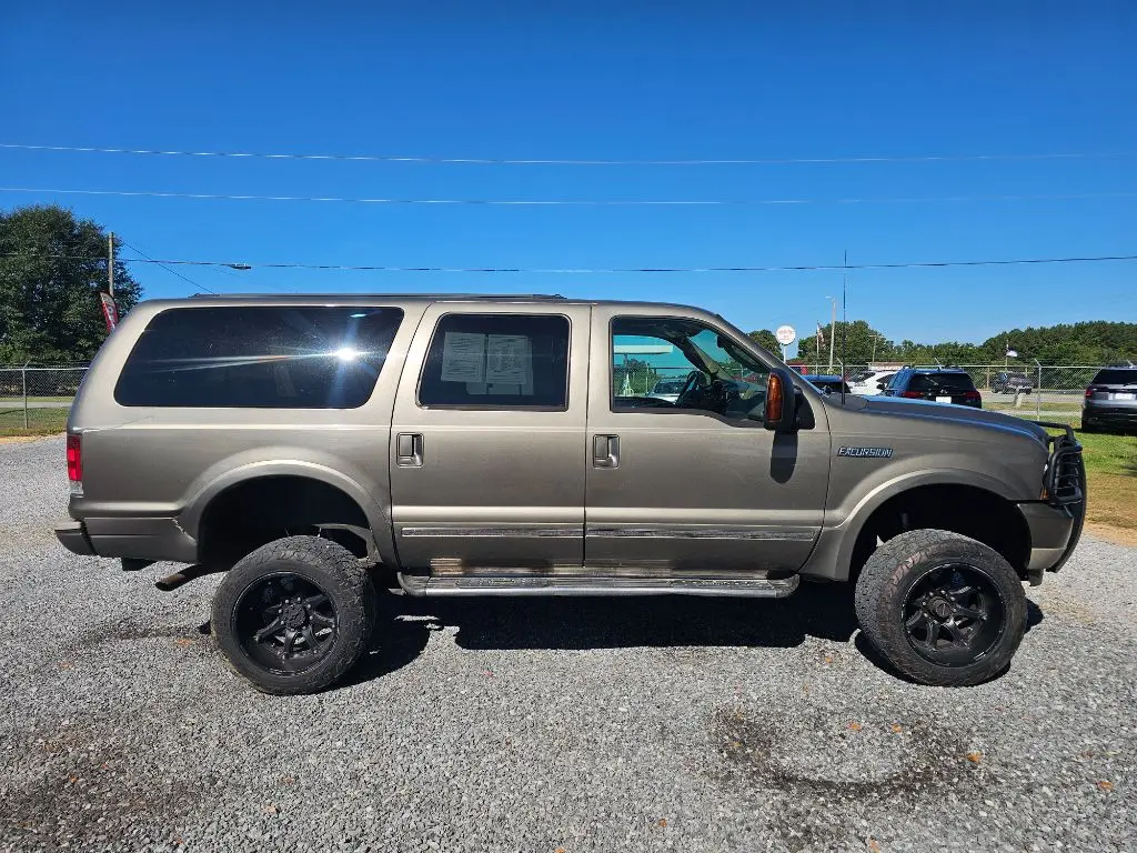 2003 Ford Excursion 6.8 Limited 4WD photo 4