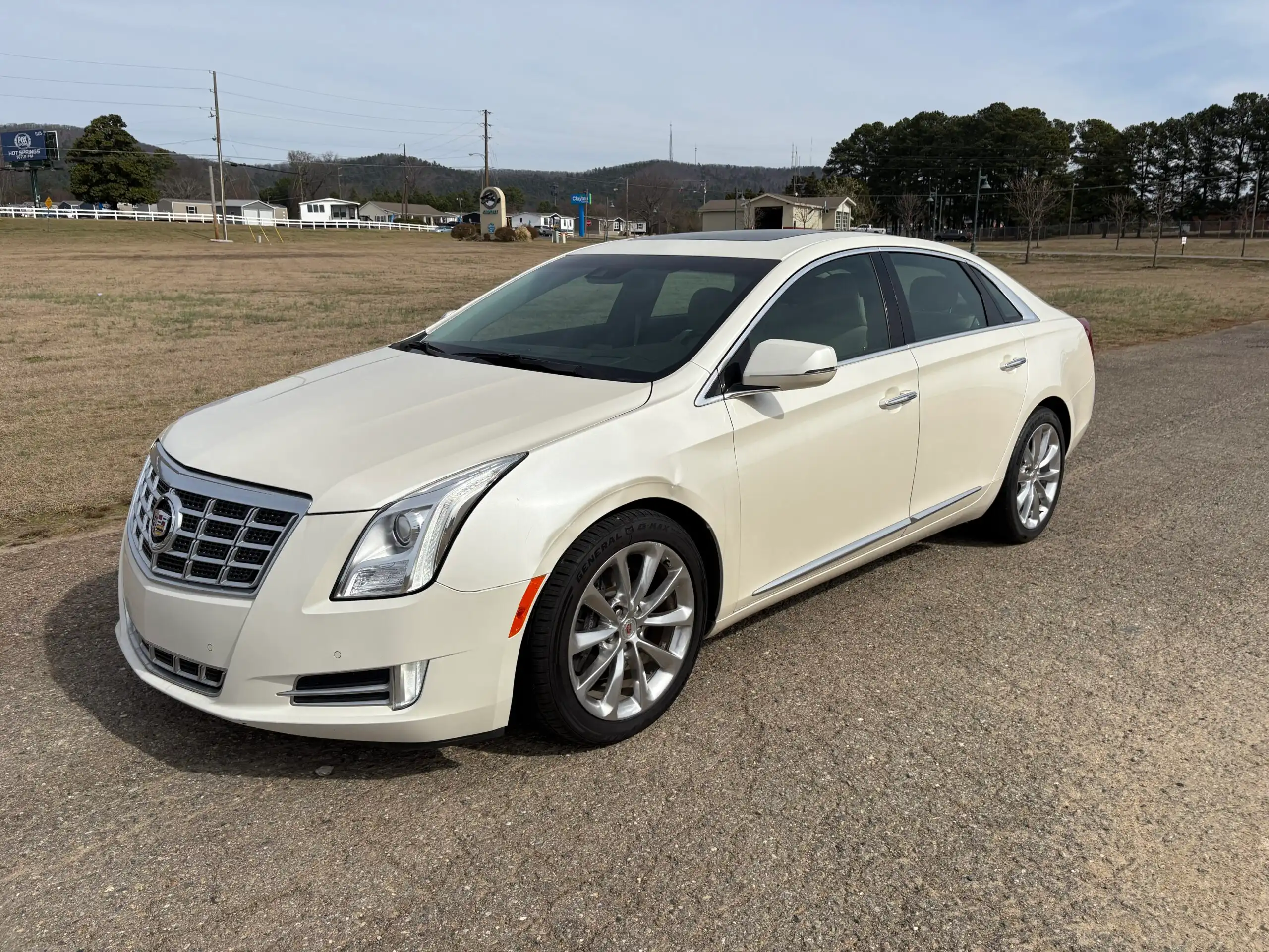2013 Cadillac XTS 3.6L FWD Premium Collection's photo