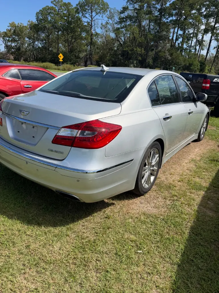 2012 Hyundai Genesis 3.8 photo 4