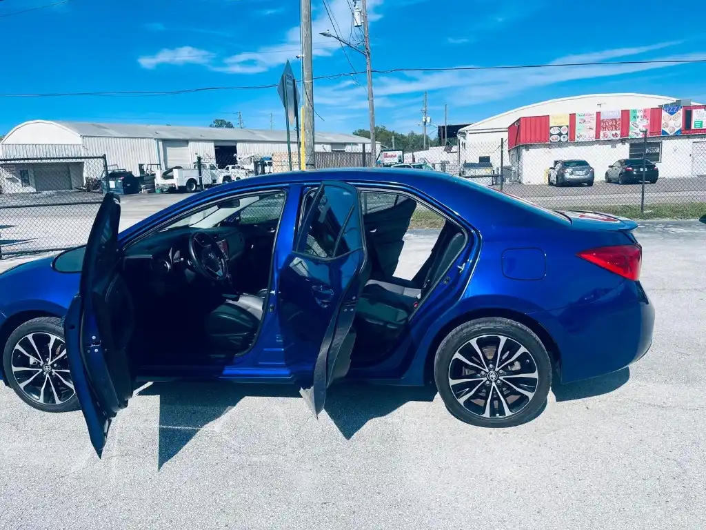2018 Toyota Corolla SE AT's photo