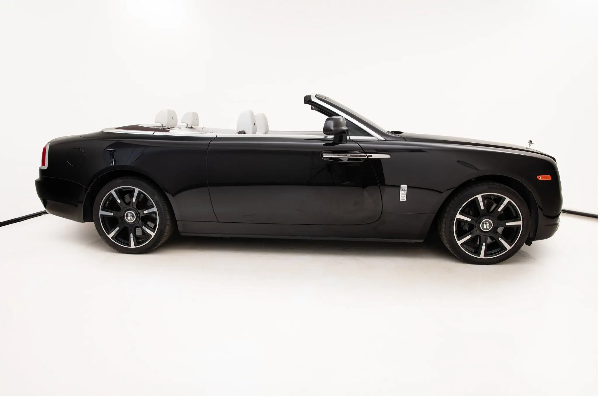 2018 Rolls-Royce Dawn Base photo 3