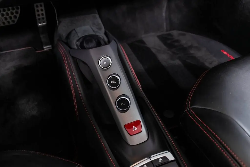 2017 Ferrari 488 Base photo 5