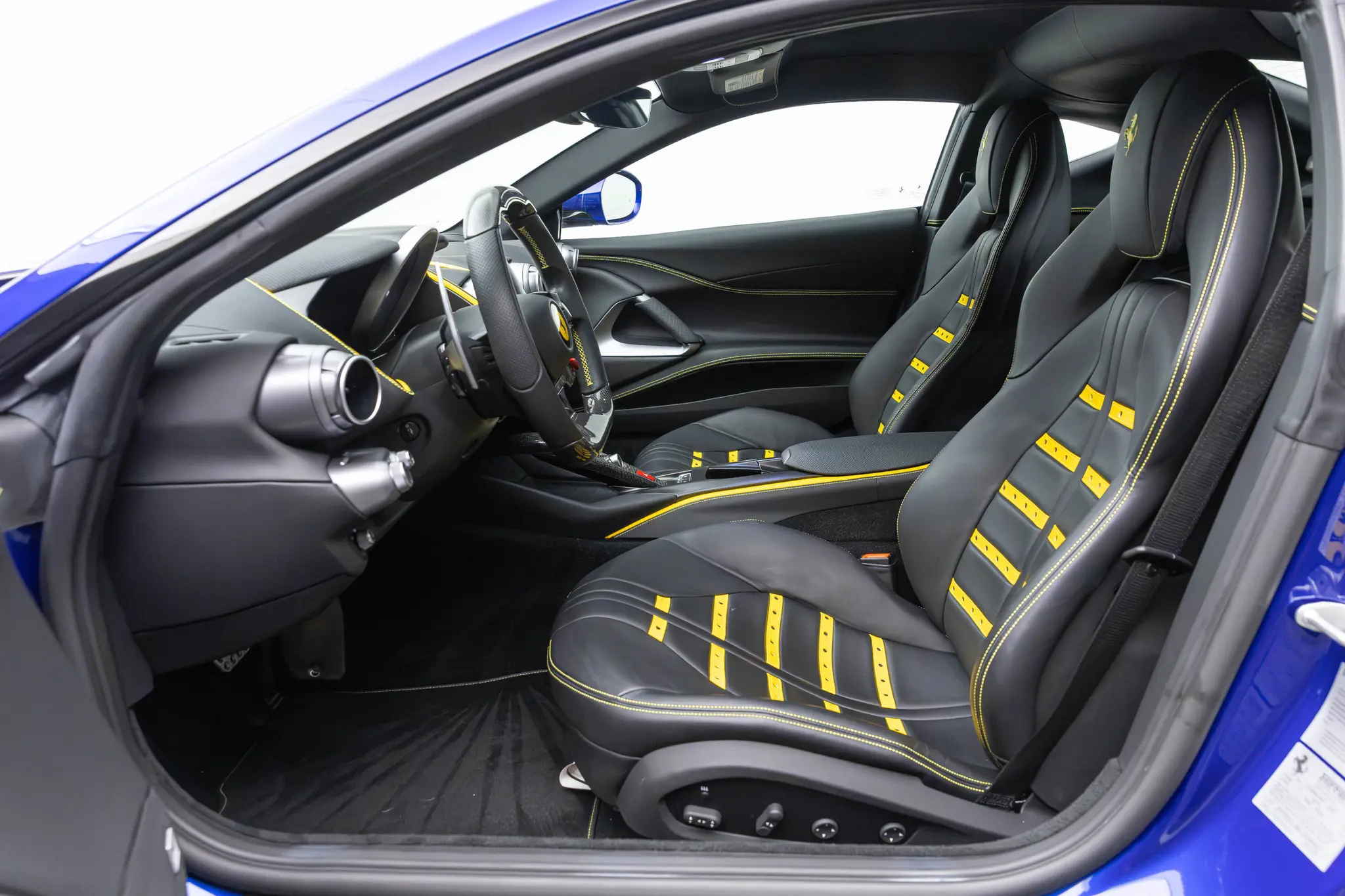 2020 Ferrari 812 Base photo 5