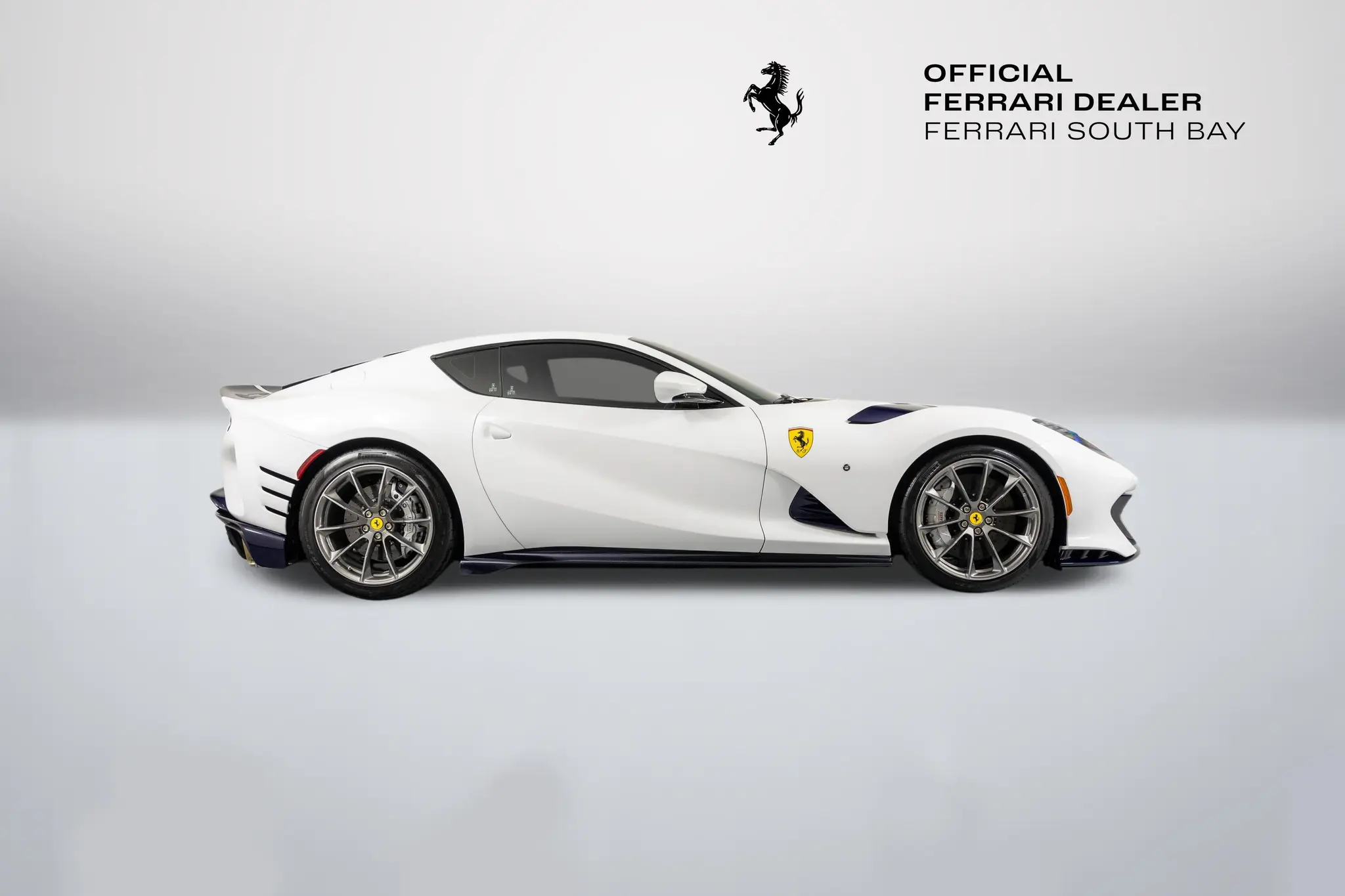 2023 Ferrari 812 812 Competizione photo 3