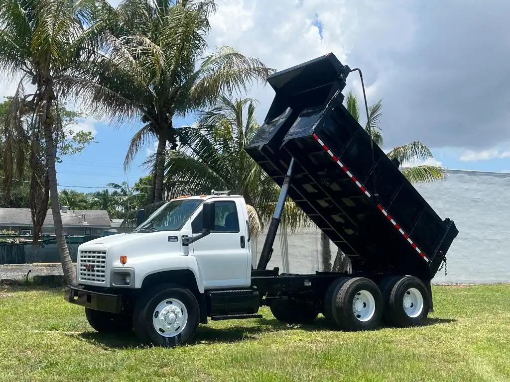 2008 GMC TopKick's photo