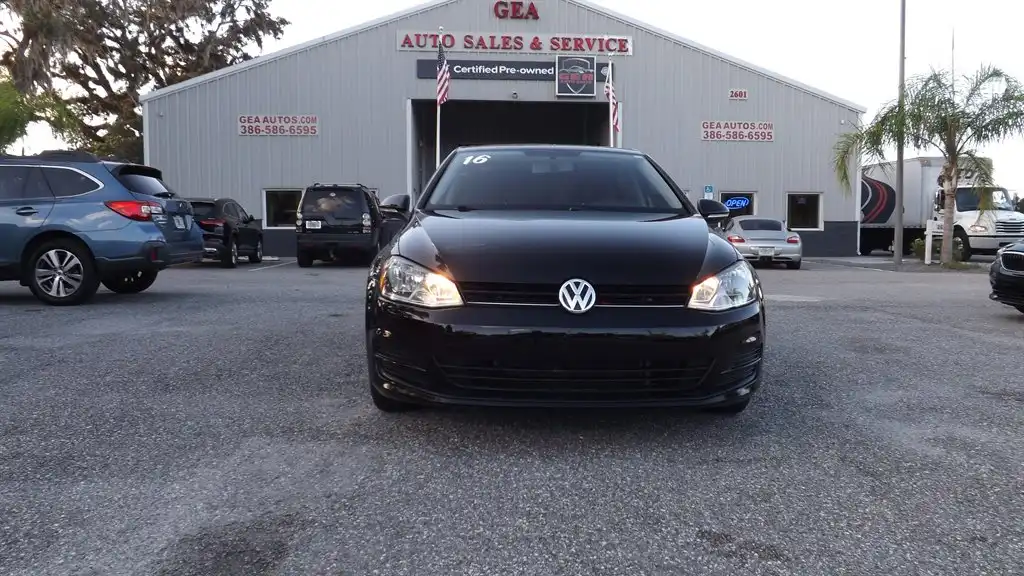 2016 Volkswagen Golf TSI S 4-Door Auto's photo