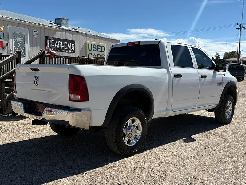 2011 RAM 2500 ST 4WD Crew Cab SWB photo 4