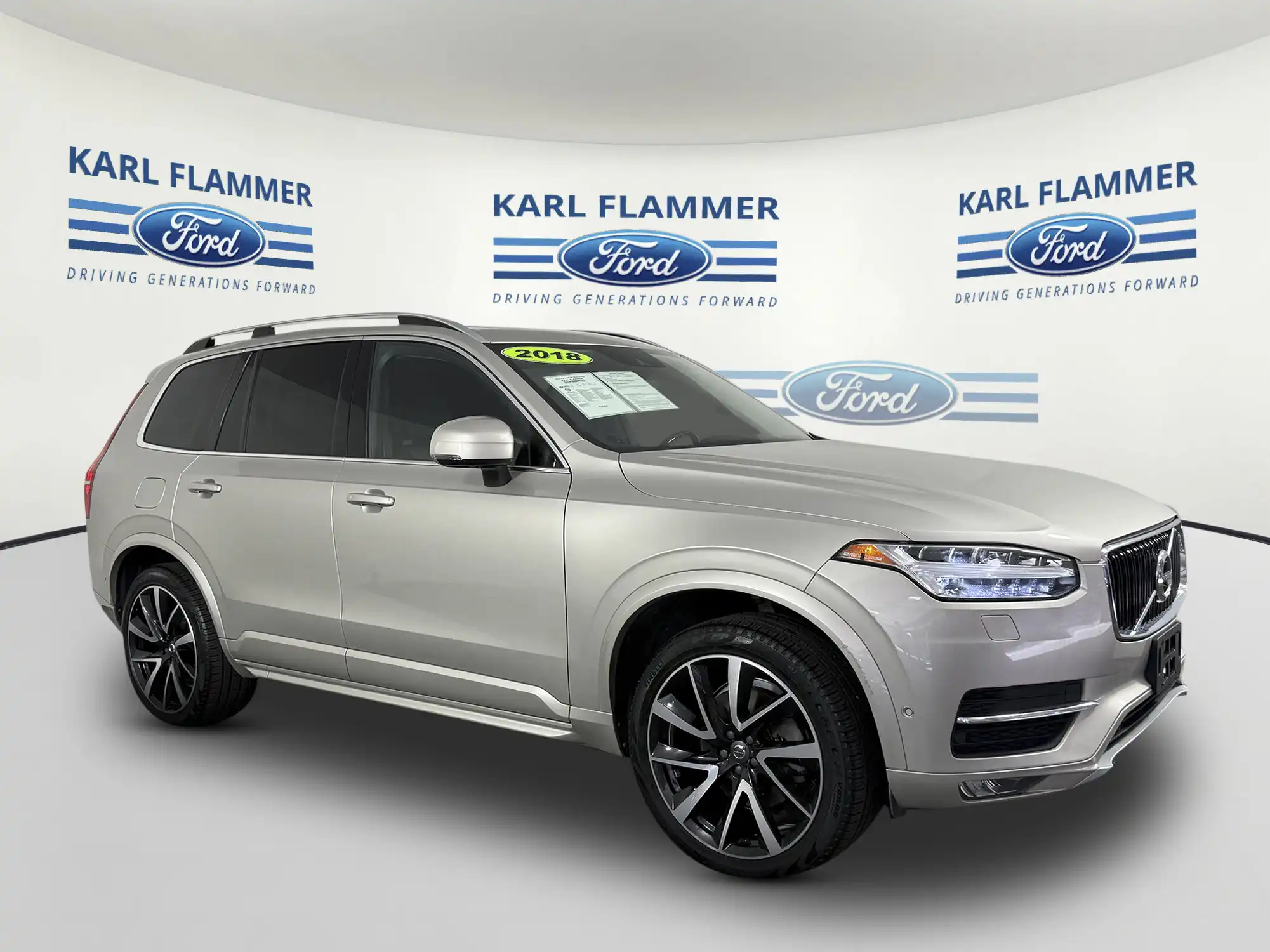 2018 Volvo XC90 T6 AWD Momentum's photo