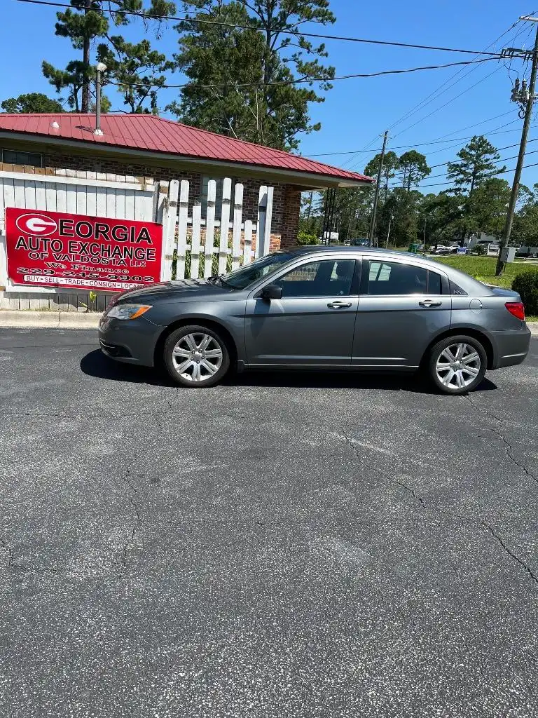 2013 Chrysler 200 Touring's photo
