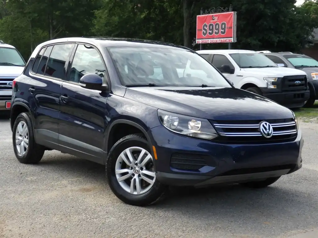 2013 Volkswagen Tiguan 2.0T S Auto w/Sunroof's photo