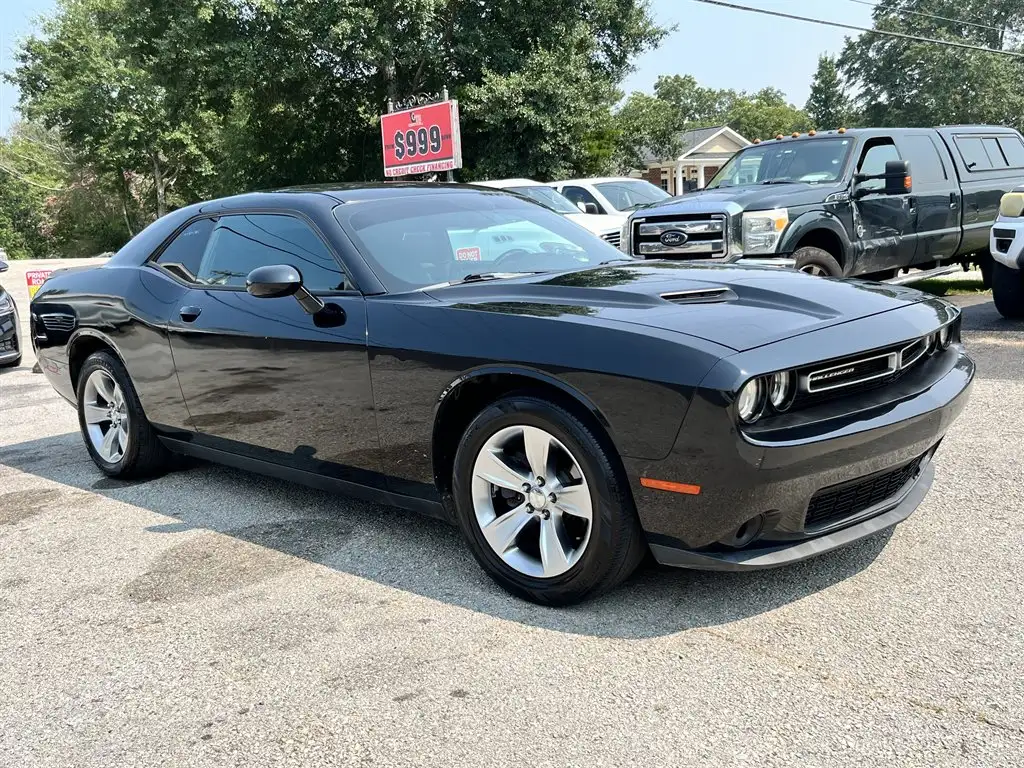 2015 Dodge Challenger SXT's photo