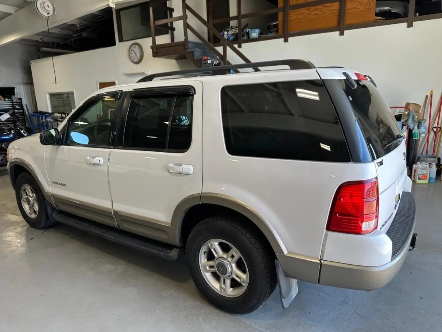 2002 Ford Explorer Eddie Bauer 4x4 photo 4