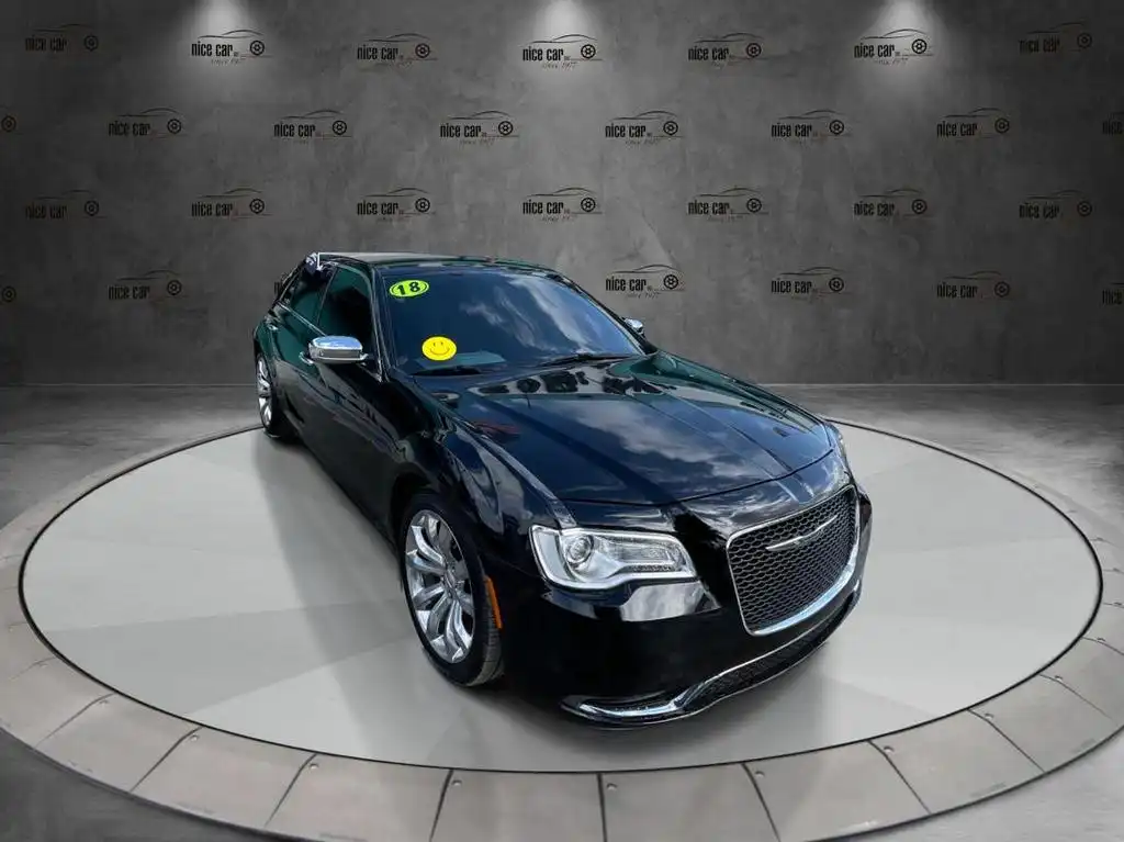 2018 Chrysler 300 Limited's photo