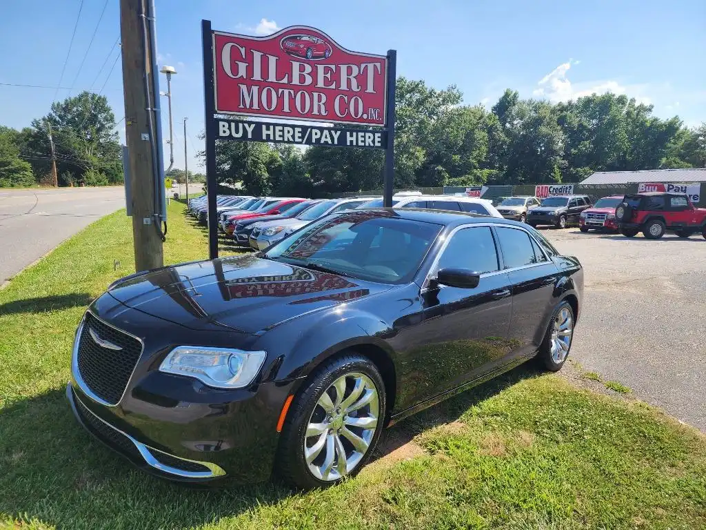 2019 Chrysler 300 Touring L's photo