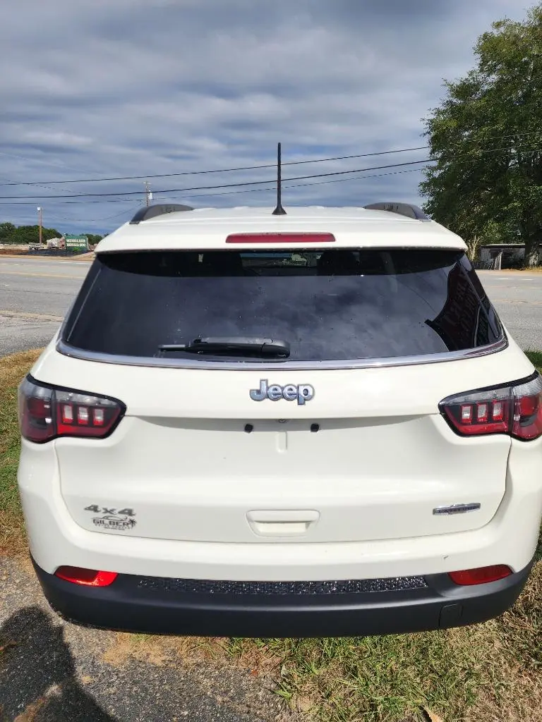 2018 Jeep Compass Latitude 4X4 photo 3