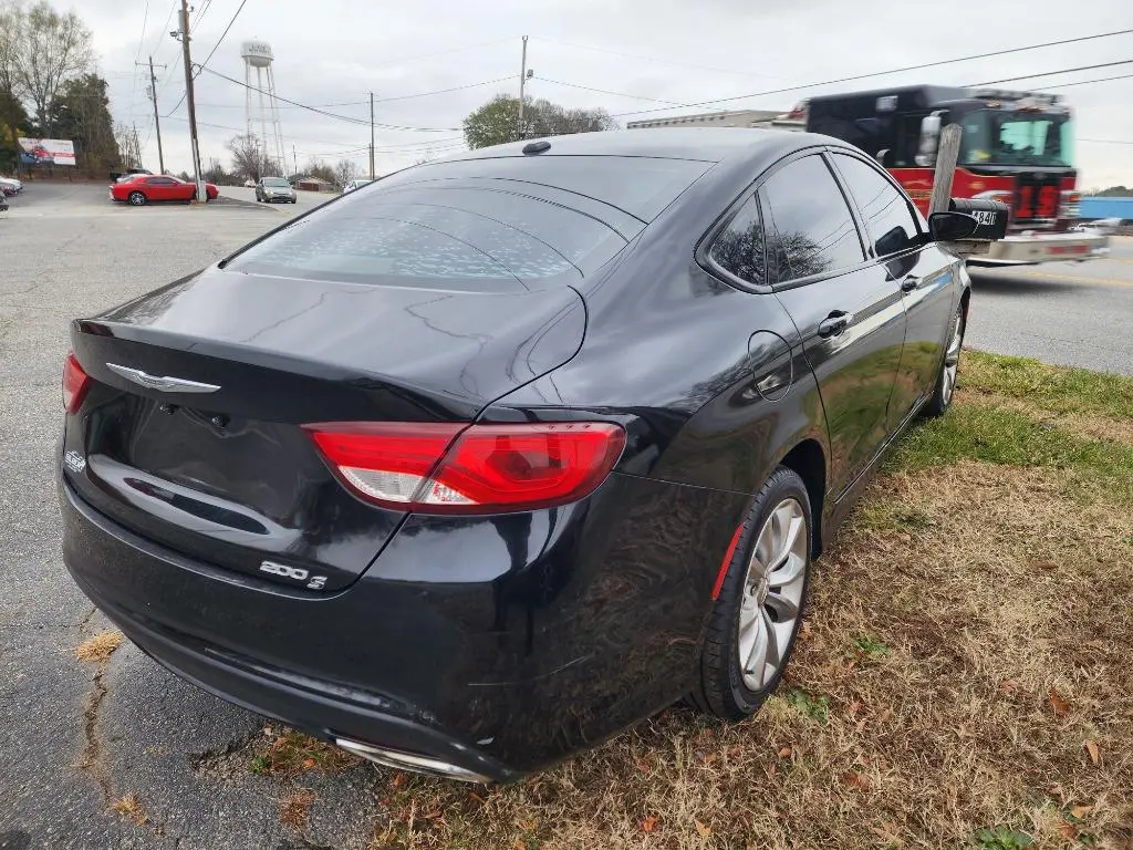 2015 Chrysler 200 S photo 5