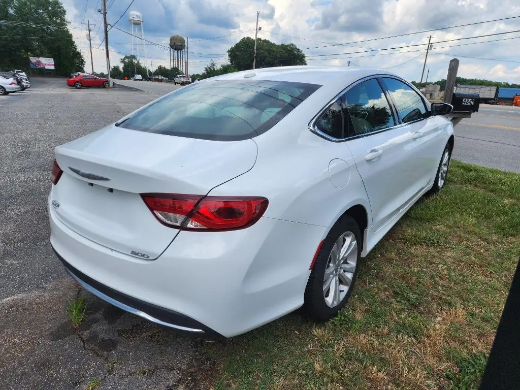2015 Chrysler 200 Limited photo 5