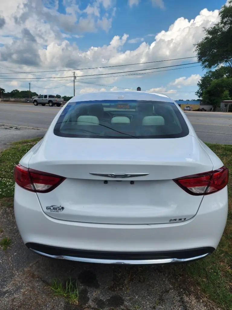2015 Chrysler 200 Limited photo 3