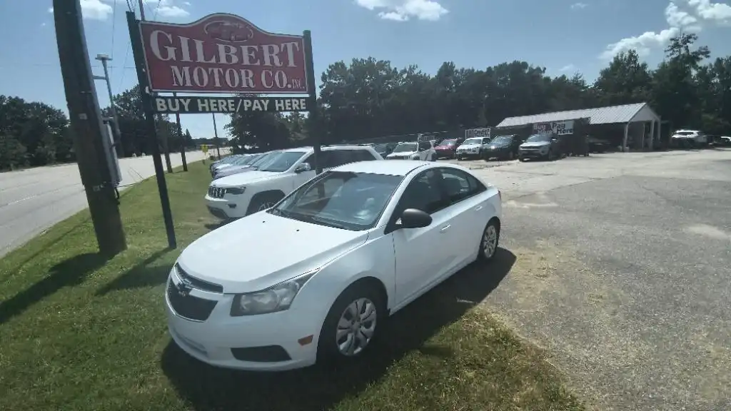 2014 Chevrolet Cruze LS Auto's photo