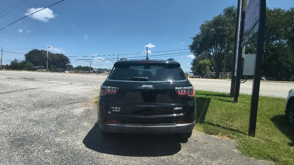 2018 Jeep Compass Latitude 4WD photo 4