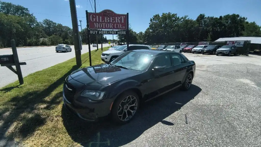 2018 Chrysler 300 Touring's photo