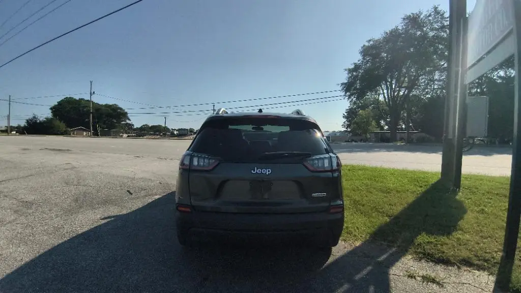 2020 Jeep Cherokee Latitude Plus photo 4