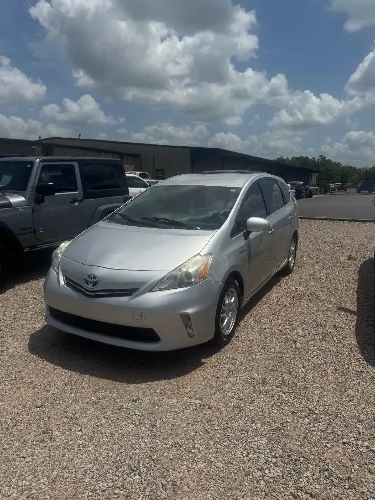 2013 Toyota Prius v Three's photo