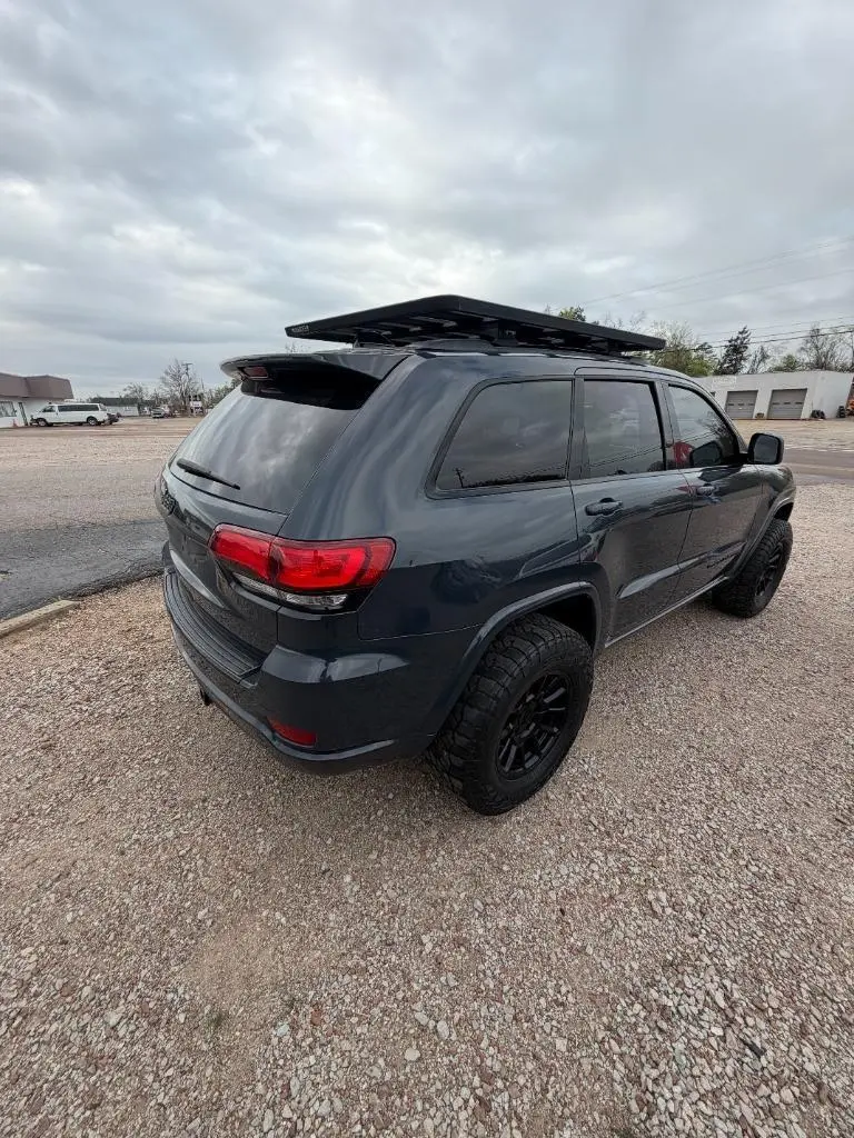 2018 Jeep Grand Cherokee Altitude 4WD photo 3