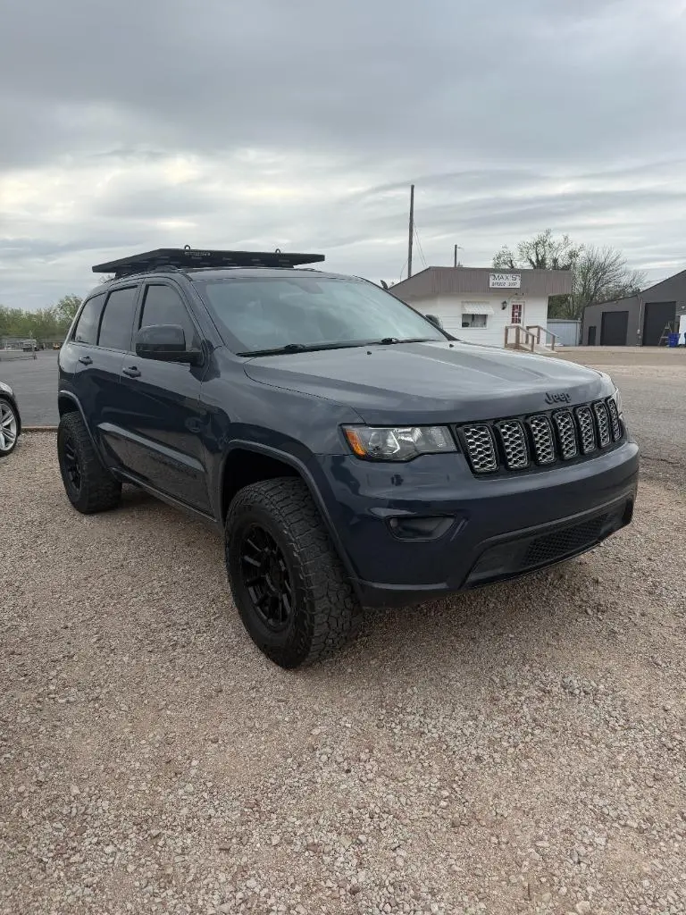 2018 Jeep Grand Cherokee Altitude 4WD photo 5