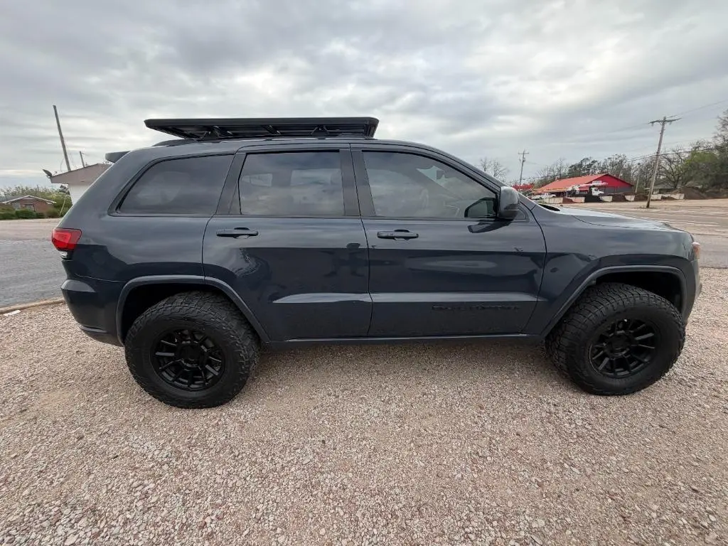 2018 Jeep Grand Cherokee Altitude 4WD photo 4