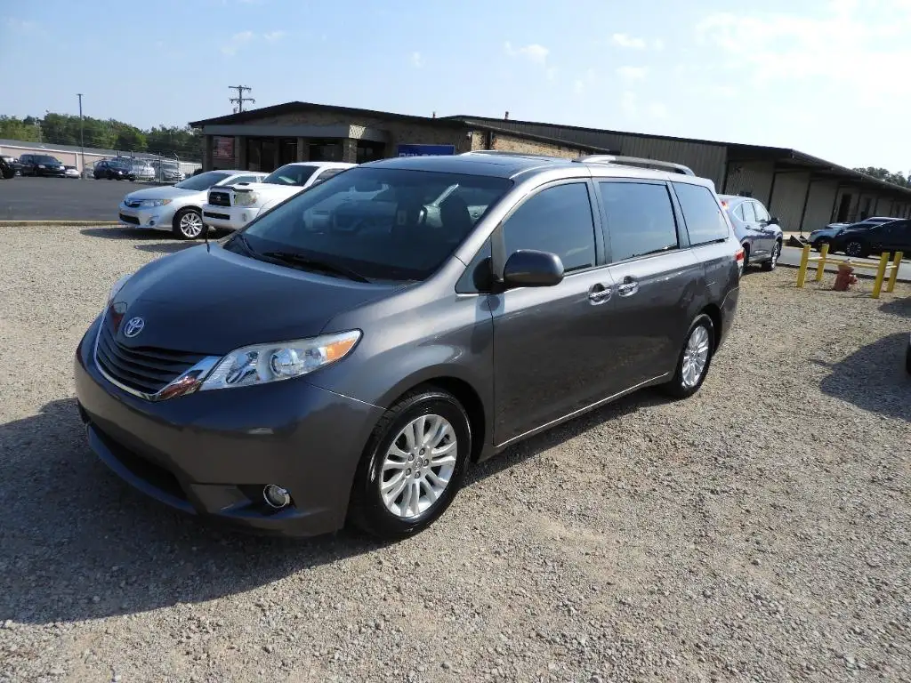 2014 Toyota Sienna Limited V6 7-Passenger's photo