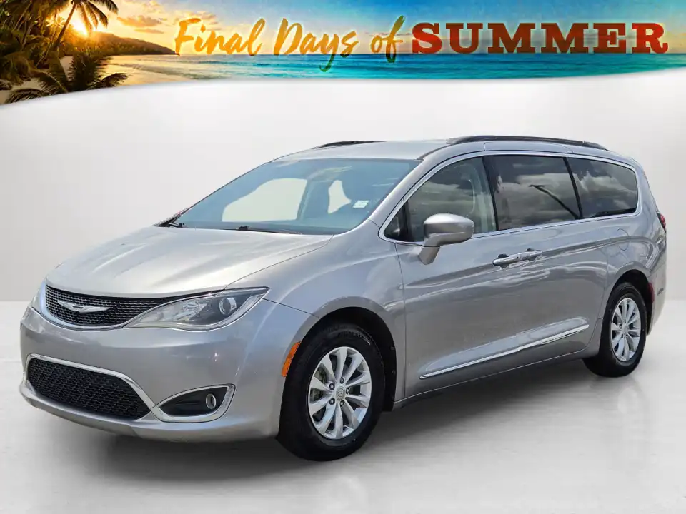 2017 Chrysler Pacifica Touring-L's photo