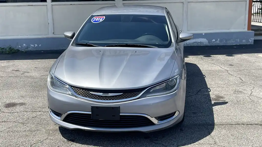 2016 Chrysler 200 Limited's photo