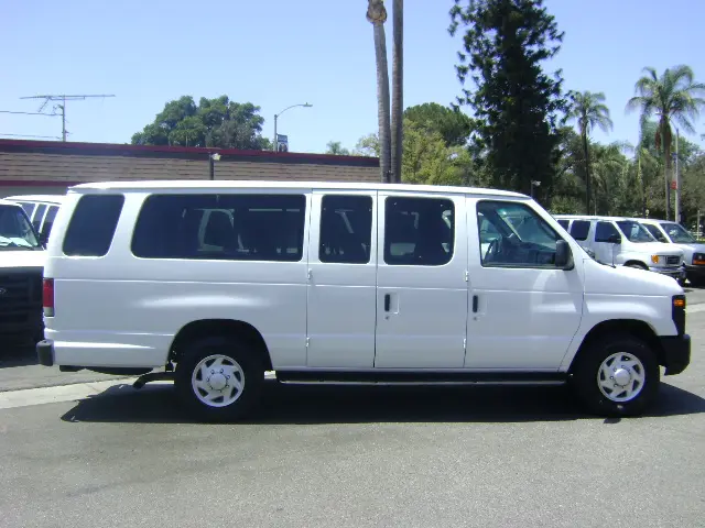2009 Ford E-Series E-350 XL Super Duty Extended photo 5