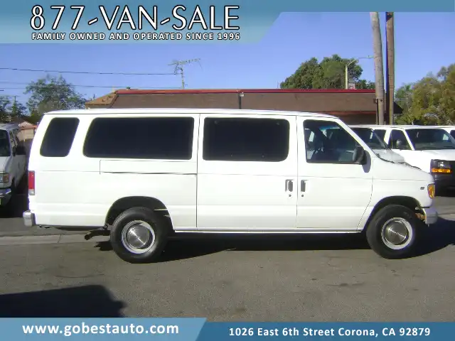 2002 Ford E-Series E-350 XLT Super Duty Extended's photo