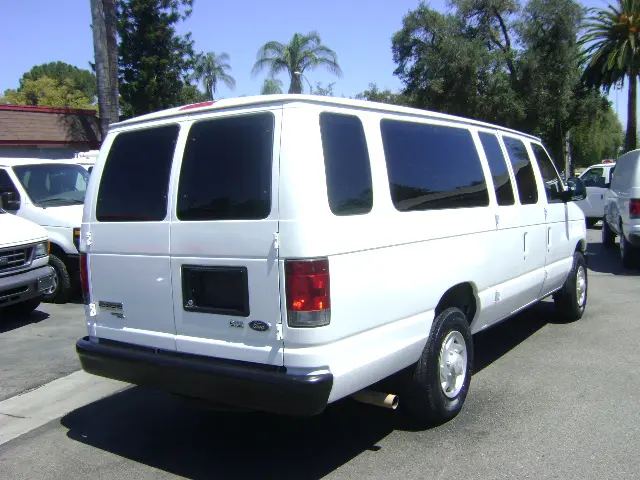 2009 Ford E-Series E-350 XL Super Duty Extended photo 4
