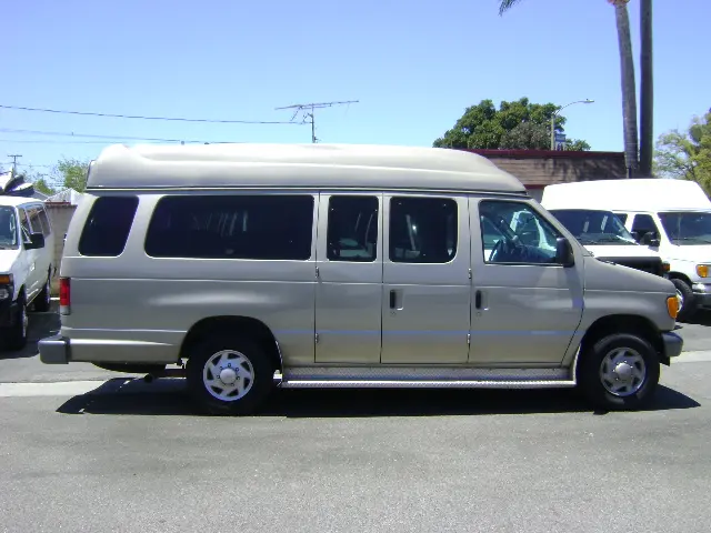 2007 Ford E-Series E-350 XLT Super Duty Extended photo 5