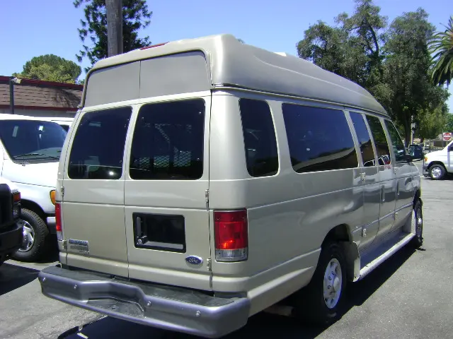 2007 Ford E-Series E-350 XLT Super Duty Extended photo 4