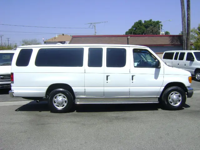 2007 Ford E-Series E-350 XLT Super Duty Extended photo 5