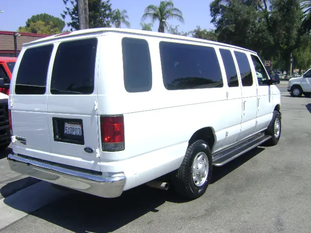 2007 Ford E-Series E-350 XLT Super Duty Extended photo 4