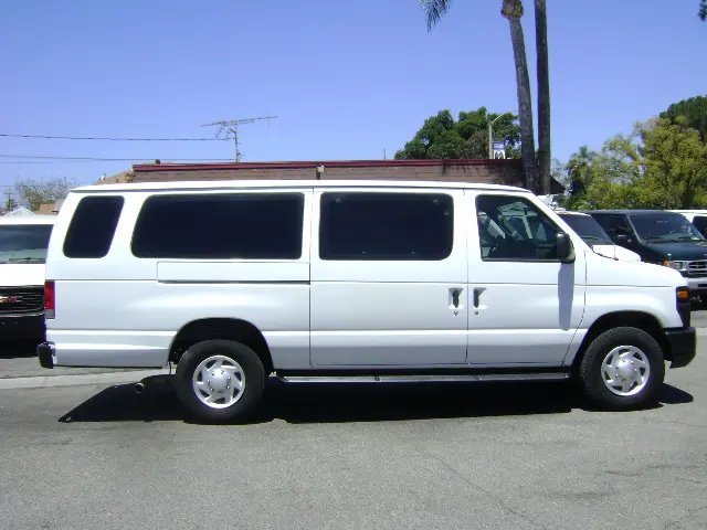 2013 Ford E-Series E-350 XL Super Duty Extended photo 5
