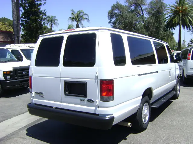 2013 Ford E-Series E-350 XL Super Duty Extended photo 4