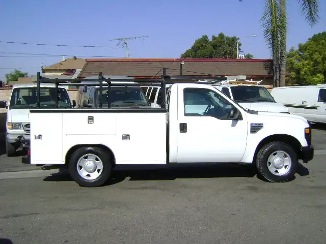2009 Ford F-350 XL Regular Cab SRW 141 in's photo