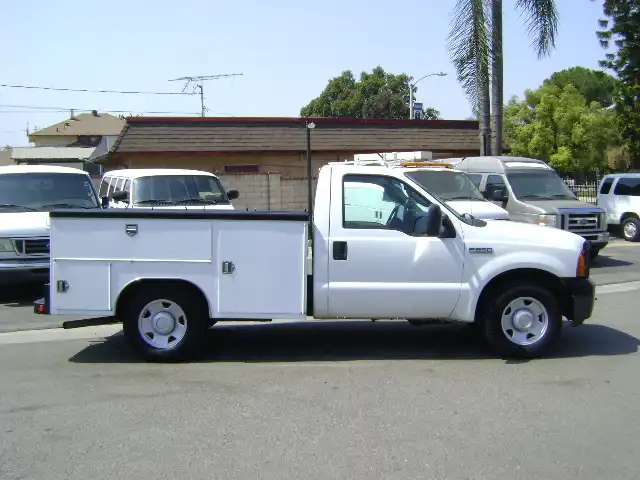 2004 Ford F-350 XL Regular Cab DRW 141 in's photo
